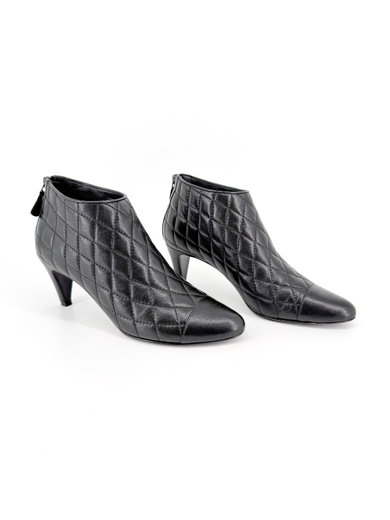 Chanel Cc Quilted Cap Toe Ankle Boots Black Leather Size 38.5 Us 7.5-8 Mid Heel